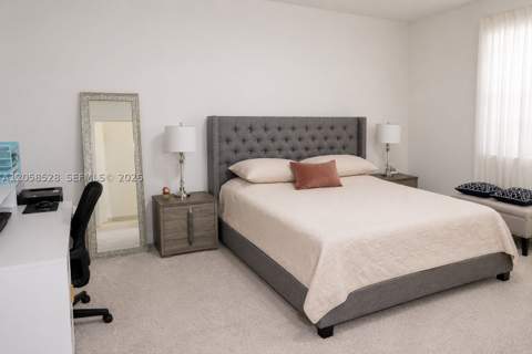 23068 SW 129th Pl, Miami FL - photo 7 of 17
