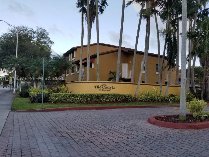 3 bedroom Condominium at 15620 SW 80th St H-108, The Courts At Kendall Con, Miami — photo 2