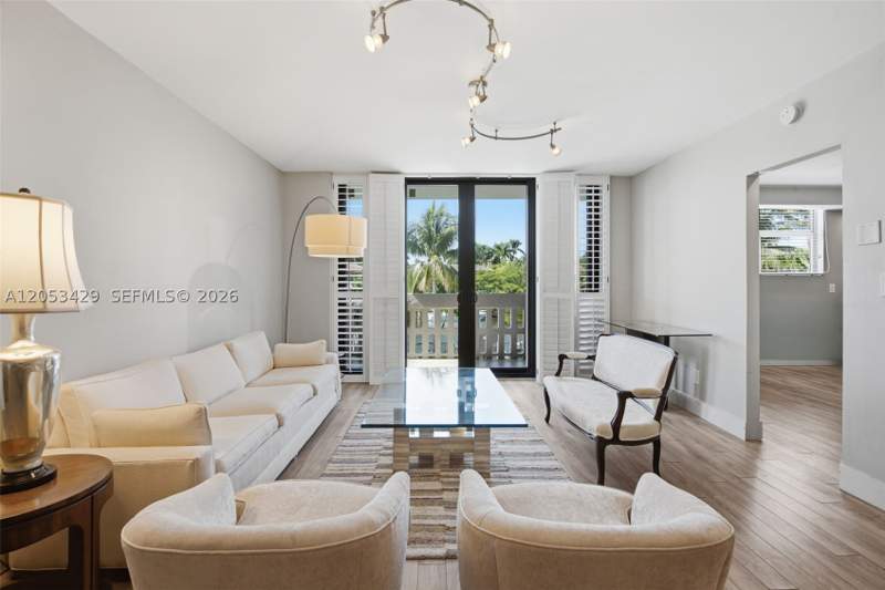2 bedroom Condominium at 90 Edgewater Dr 225, Gables Waterway Towers Co, Coral Gables — photo 3
