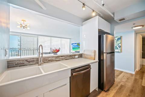 7601 E Treasure Dr 2124, North Bay Village FL - photo 22 of 40
