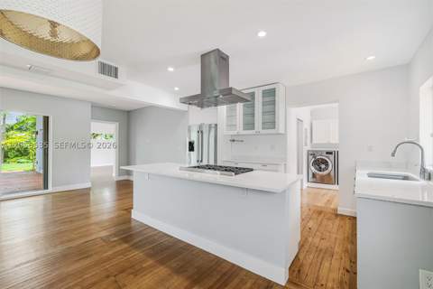 1012 NE 116th St, Biscayne Park FL - photo 9 of 53