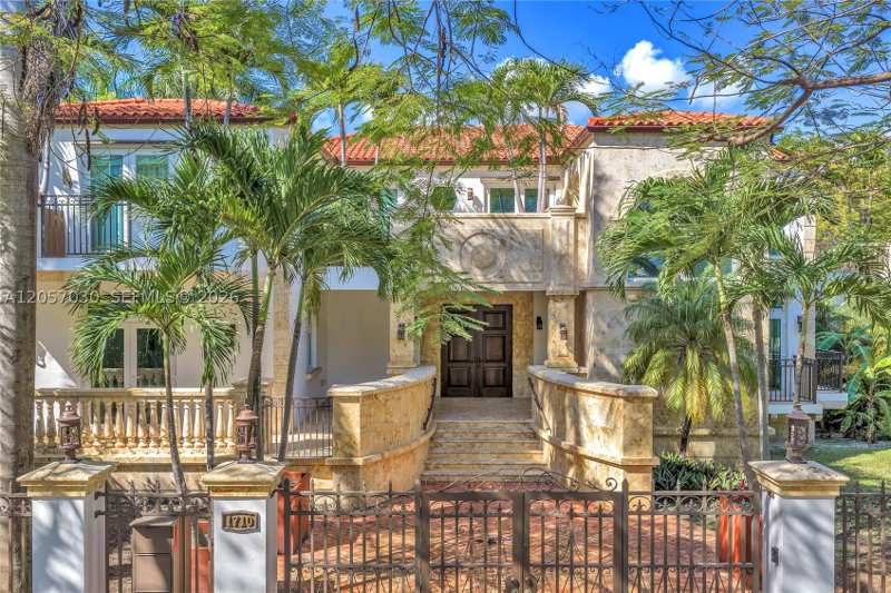 7 bedroom SingleFamilyResidence at 1710 S Miami Ave, Holleman Park, Miami — photo 1
