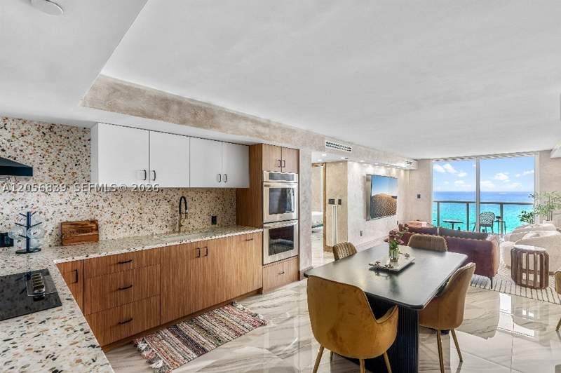 2 bedroom Condominium at 2457 Collins Ave 1603, The Royal Club Condo, Miami Beach — photo 4