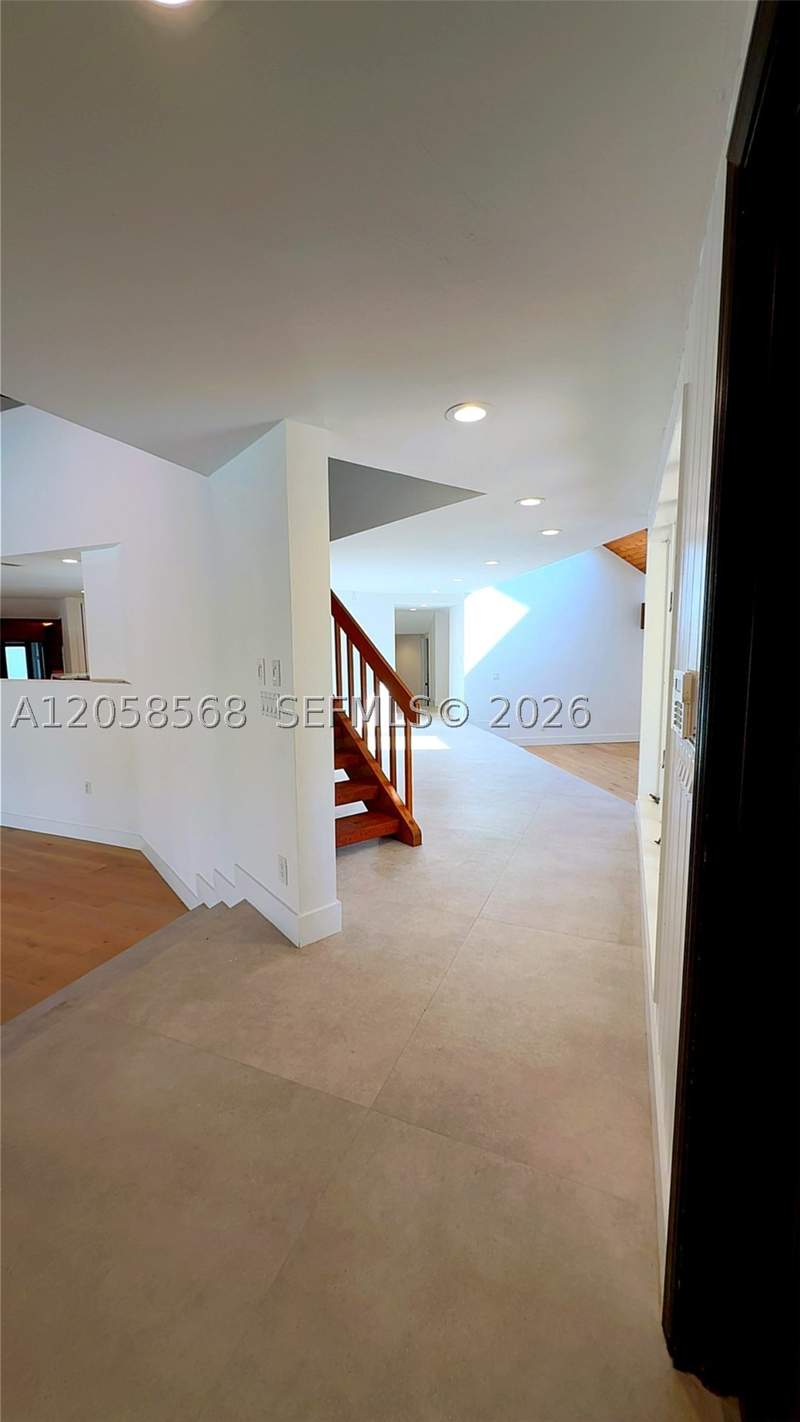 5 bedroom SingleFamilyResidence at 8925 SW 102nd Ter, Galloway Glen, Miami — photo 5