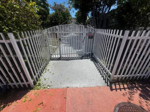 8335 Crespi Blvd 2, Miami Beach FL - photo 15 of 17