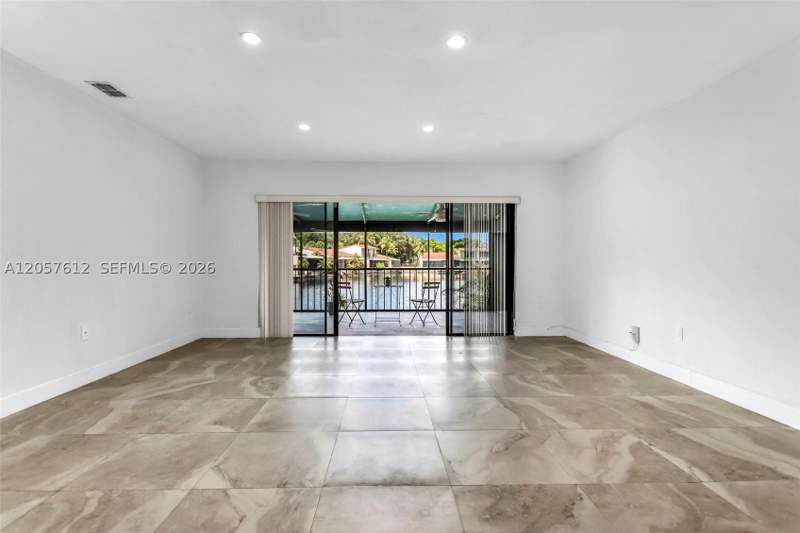 2 bedroom Townhouse at 8350 Dundee Ter, Miami Lakes - Lake Sandra, Miami Lakes — photo 4