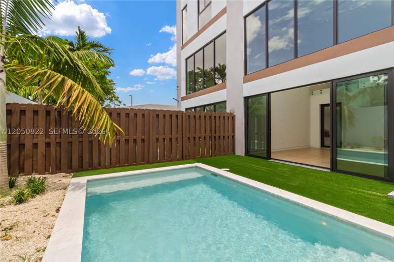4 bedroom Townhouse at 420 NE 62nd St A, North Gate, Miami — photo 4