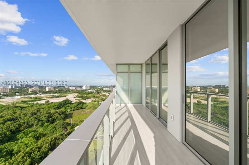 1 bedroom Condominium at 2411 Laguna Circle 1604, One Park Tower, North Miami — photo 1