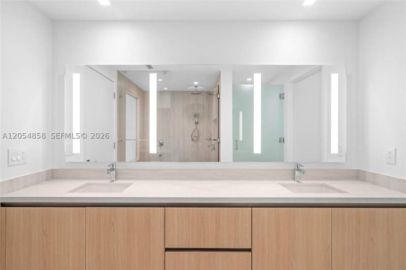 1 bedroom Condominium at 2411 Laguna Circle 1604, One Park Tower, North Miami — photo 4
