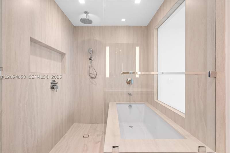 1 bedroom Condominium at 2411 Laguna Circle 1604, One Park Tower, North Miami — photo 5