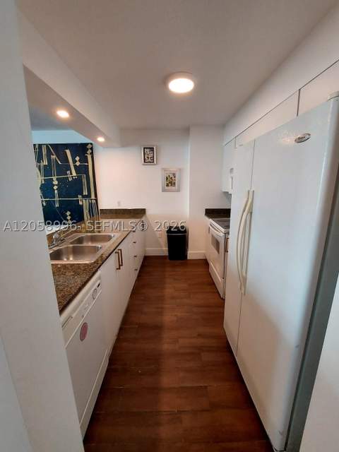 1200 Brickell Bay Dr 3708, Miami FL - photo 6 of 29