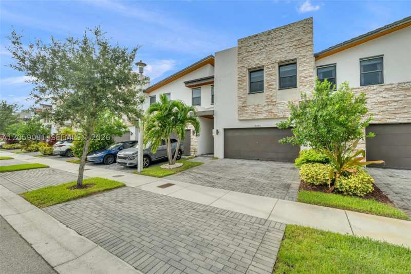 4 bedroom Townhouse at 10533 NW 78th Ter, Grand Bay South Townhomes, Doral — photo 1