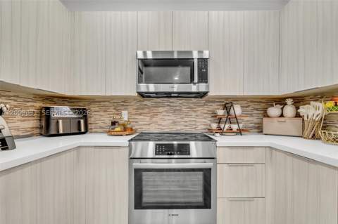 10533 NW 78th Ter, Doral FL - photo 22 of 55