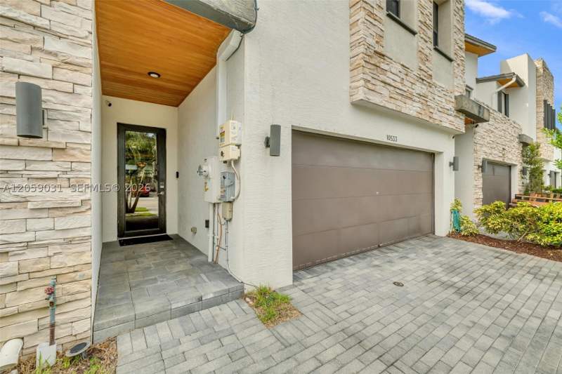 4 bedroom Townhouse at 10533 NW 78th Ter, Grand Bay South Townhomes, Doral — photo 3