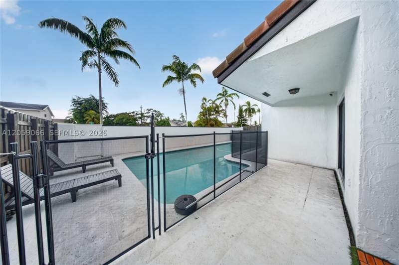 4 bedroom SingleFamilyResidence at 12510 SW 95th Ter, Kenland Homes, Miami — photo 4