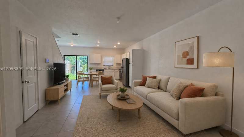 3 bedroom Townhouse at 322 NE 1st Dr, Florida City Park Rev, Florida City — photo 1
