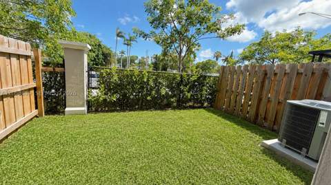 322 NE 1st Dr, Florida City FL - photo 11 of 12