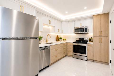 300 Bayview Dr 202, Sunny Isles Beach FL - photo 13 of 43