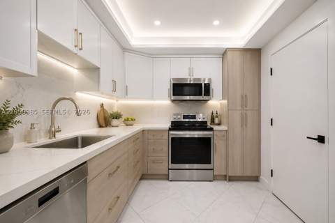 300 Bayview Dr 202, Sunny Isles Beach FL - photo 15 of 43