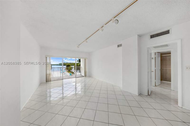 1 bedroom Condominium at 300 Bayview Dr 202, Arlen House Condo, Sunny Isles Beach — photo 3