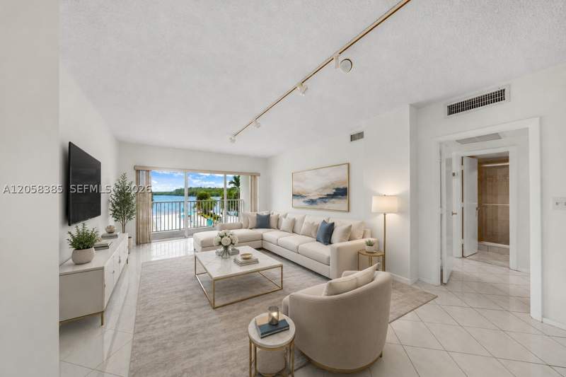 1 bedroom Condominium at 300 Bayview Dr 202, Arlen House Condo, Sunny Isles Beach — photo 4
