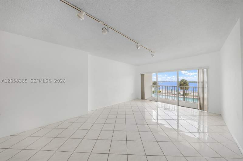 1 bedroom Condominium at 300 Bayview Dr 202, Arlen House Condo, Sunny Isles Beach — photo 5