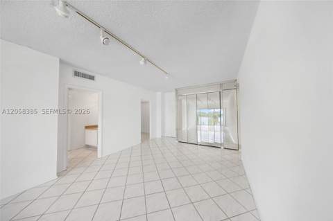 300 Bayview Dr 202, Sunny Isles Beach FL - photo 8 of 43