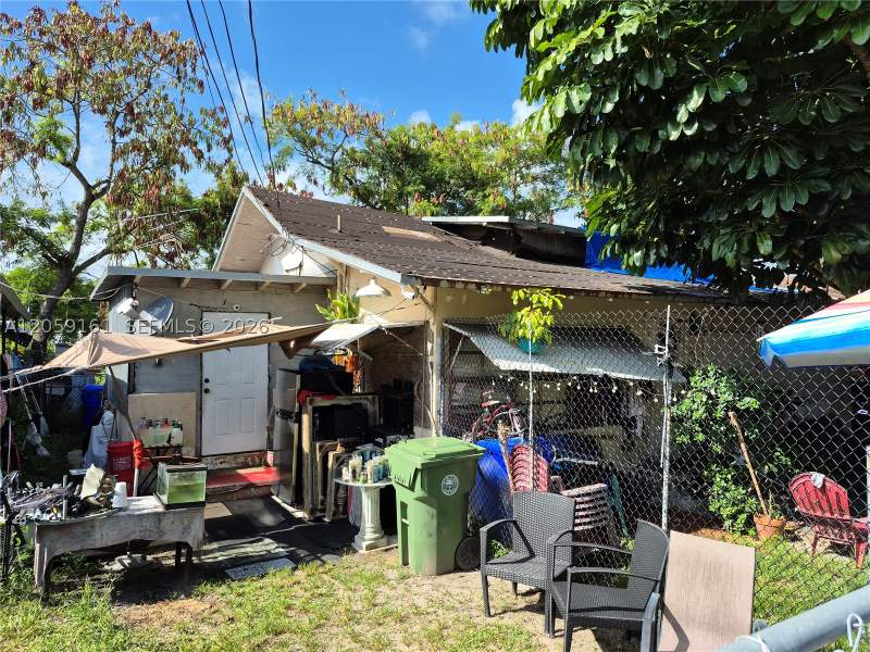 2 bedroom SingleFamilyResidence at 353 NE 58th St, Dixie Highway Track, Miami — photo 2