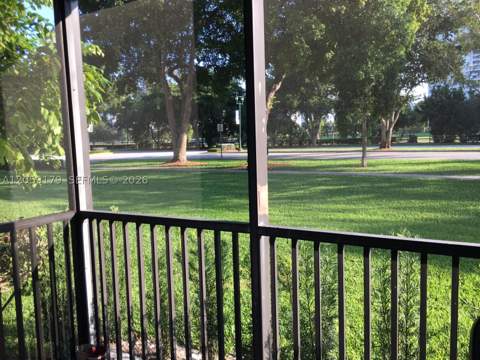 3401 N Country Club Dr 117, Aventura FL - photo 7 of 10