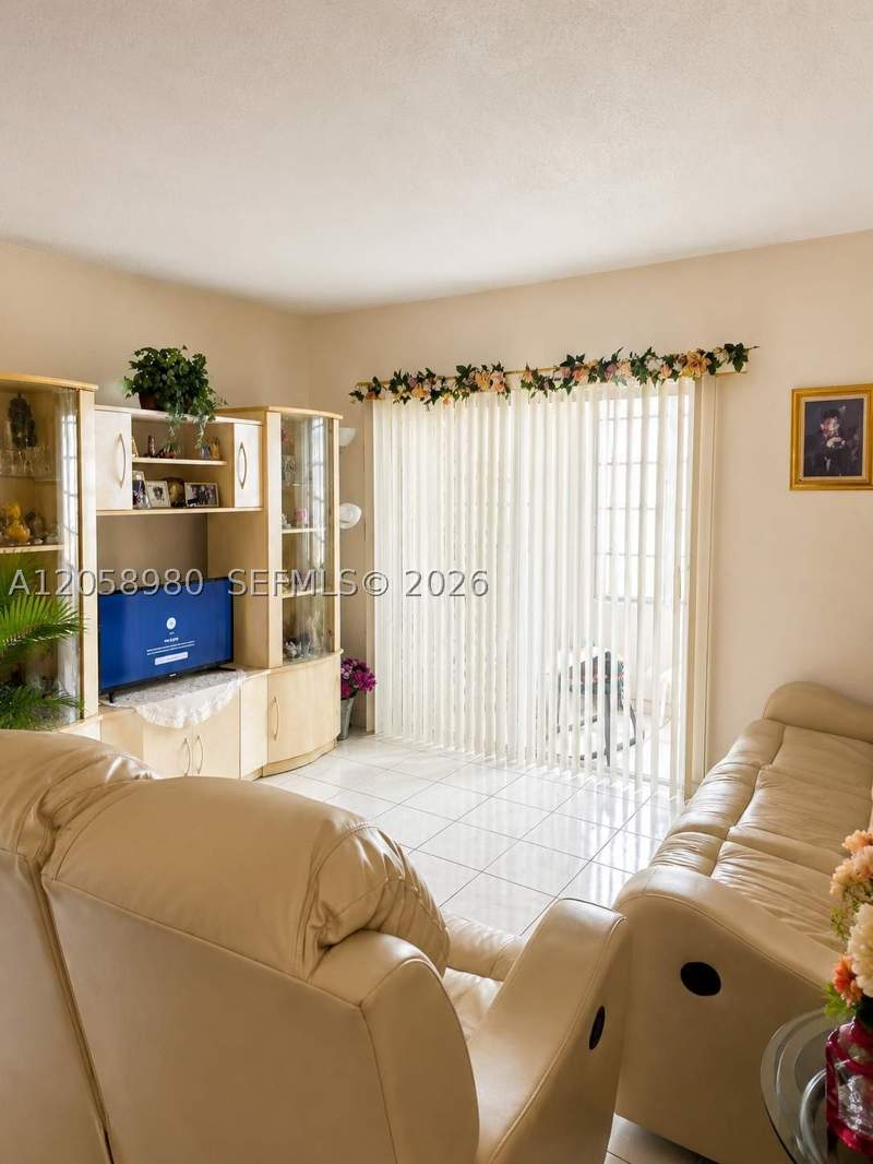 2 bedroom Condominium at 110 Royal Palm Rd 208, Palm Springs Gardens Bldg, Hialeah Gardens — photo 4