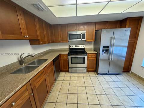 16498 NE 26th Ave 12, North Miami Beach FL - photo 14 of 25