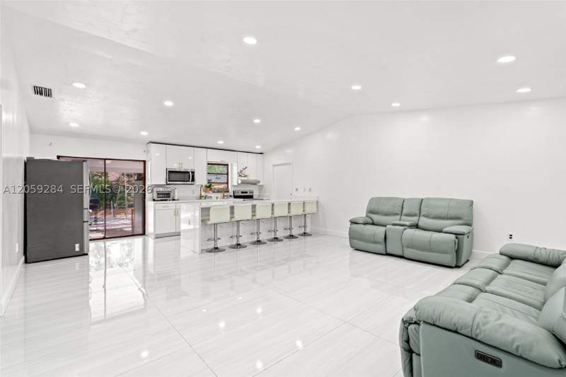 3 bedroom SingleFamilyResidence at 364 NW 17th Ct, Pine Manor Part Four, Homestead — photo 4
