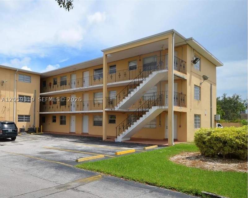 1 bedroom Condominium at 3855 SW 79th Ave 27, Tropical Park Condo, Miami — photo 3