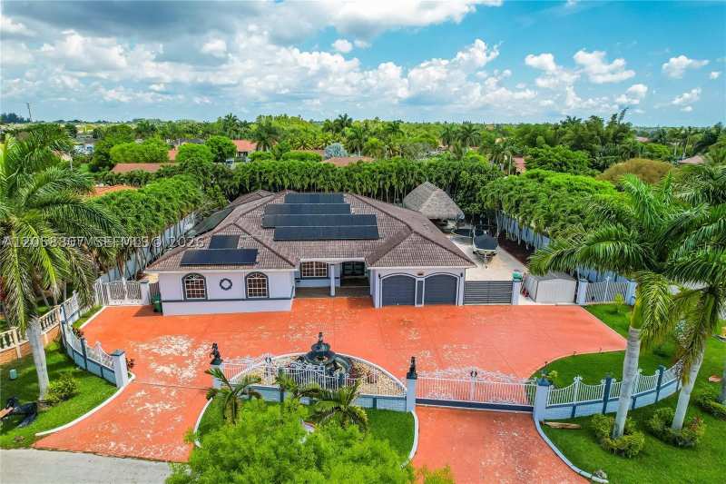 5 bedroom SingleFamilyResidence at 12969 SW 220th Ter, Estate Mansions, Miami — photo 1