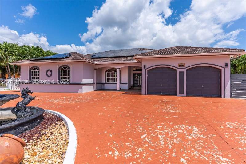 5 bedroom SingleFamilyResidence at 12969 SW 220th Ter, Estate Mansions, Miami — photo 3