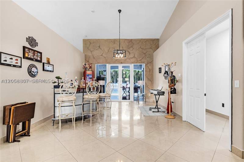 5 bedroom SingleFamilyResidence at 12969 SW 220th Ter, Estate Mansions, Miami — photo 4