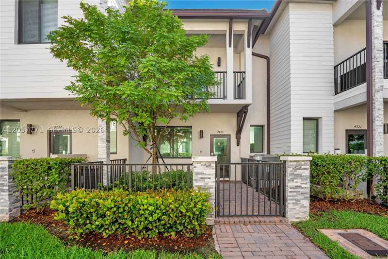 3 bedroom Townhouse at 4733 NW 83rd Pkwy, Downtown Doral South Phas, Doral — photo 1