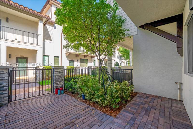 3 bedroom Townhouse at 4733 NW 83rd Pkwy, Downtown Doral South Phas, Doral — photo 2