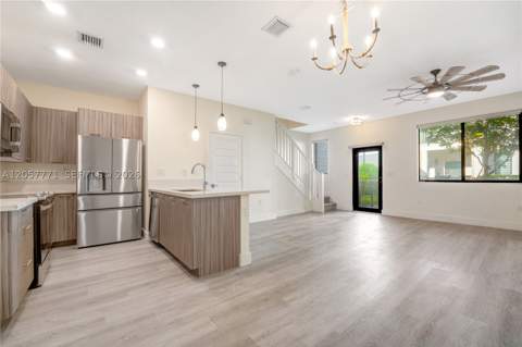 4733 NW 83rd Pkwy, Doral FL - photo 6 of 43