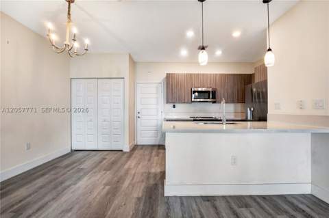 4733 NW 83rd Pkwy, Doral FL - photo 7 of 43