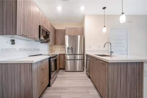 4733 NW 83rd Pkwy, Doral FL - photo 8 of 43