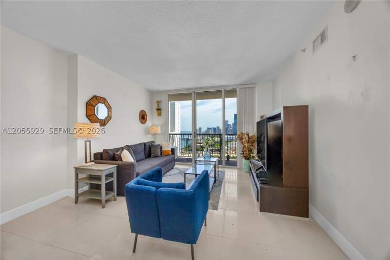 1 bedroom Condominium at 1750 N Bayshore Dr 3310, Opera Tower Condo, Miami — photo 3
