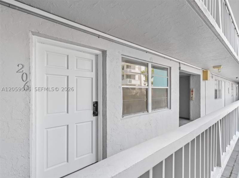 1 bedroom Condominium at 7620 Carlyle Ave 206, Carlyle Plaza Condo, Miami Beach — photo 3
