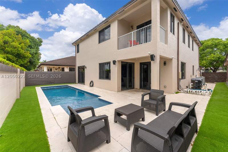 5 bedroom SingleFamilyResidence at 15454 SW 41st Ter, Ponce Estates Sec 1, Miami — photo 2