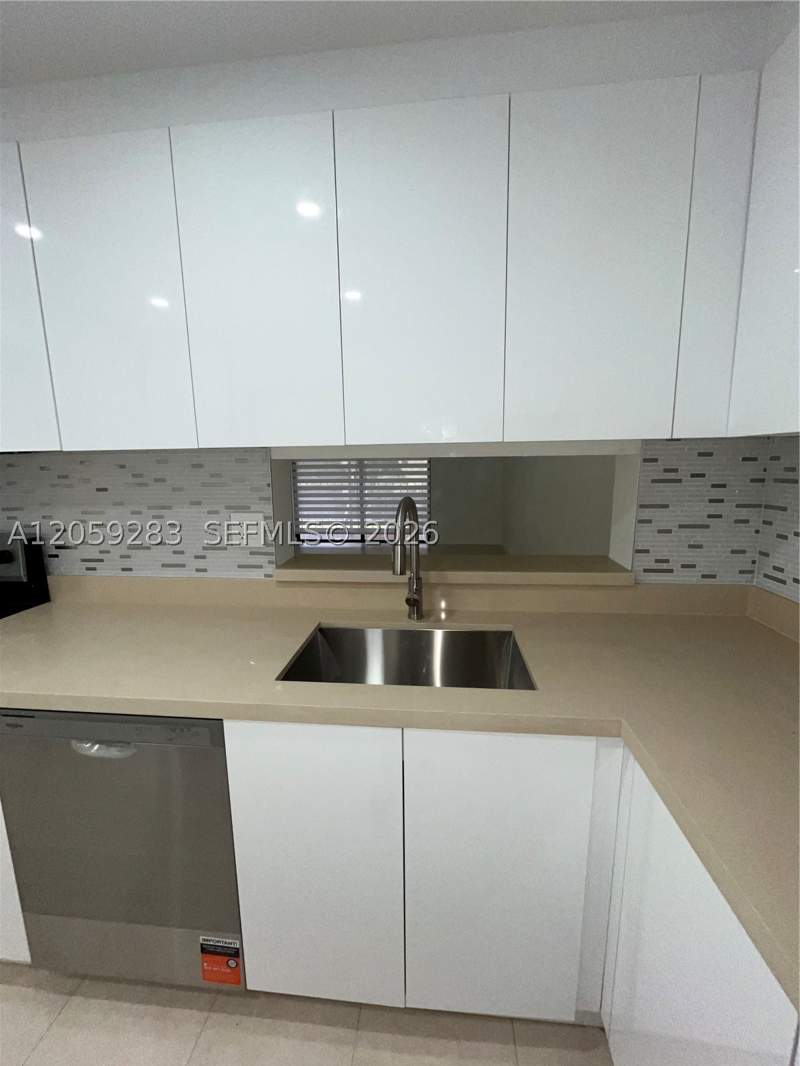 2 bedroom Condominium at 8625 NW 8th St 213, Fox Chase Condo #2, Miami — photo 4