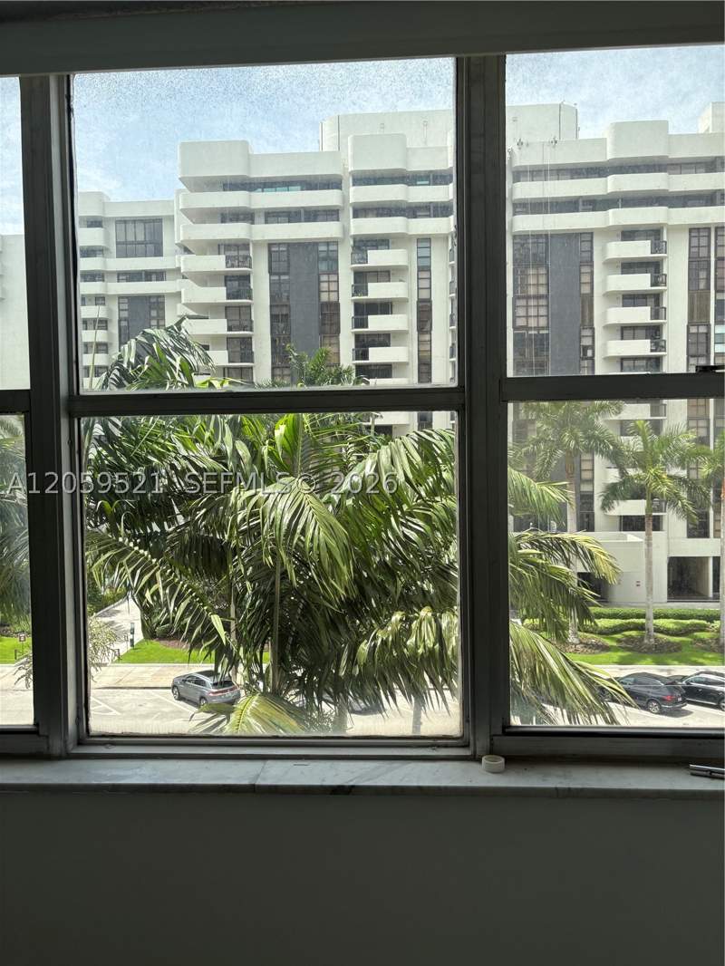 3 bedroom Condominium at 625 Biltmore Way 501, Gables Plaza Condo, Coral Gables — photo 2