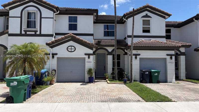 3 bedroom Townhouse at 11623 NW 78th St, Doral Isles North Sec Two, Doral — photo 2