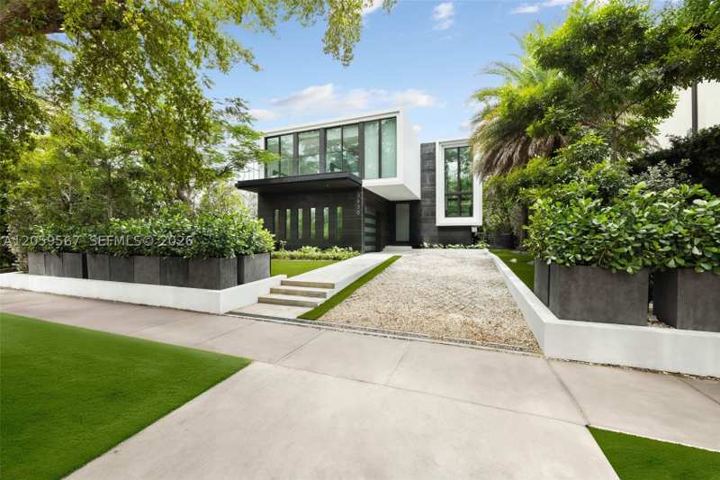 5 bedroom SingleFamilyResidence at 5630 Pine Tree Dr, Beach View Sub, Miami Beach — photo 1