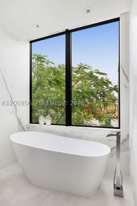 5630 Pine Tree Dr, Miami Beach FL - photo 18 of 40