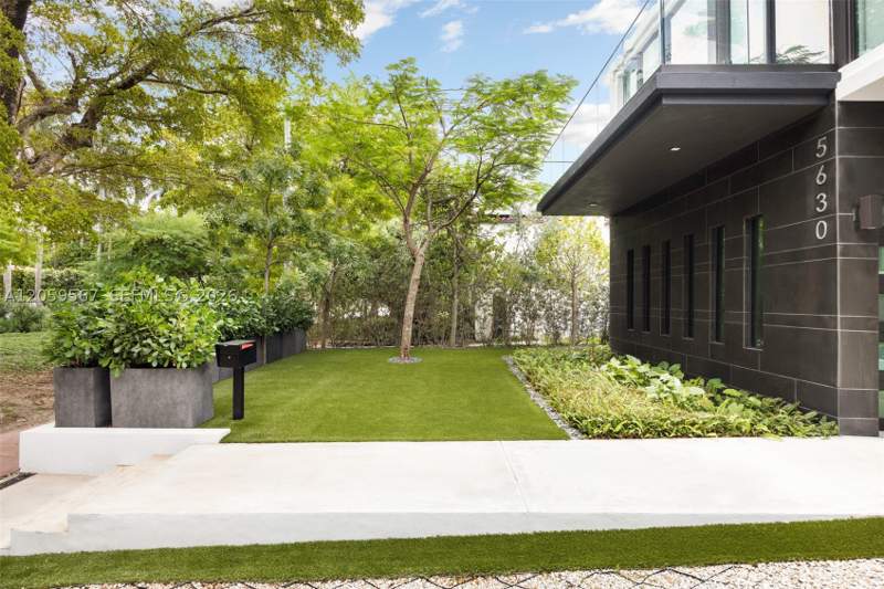 5 bedroom SingleFamilyResidence at 5630 Pine Tree Dr, Beach View Sub, Miami Beach — photo 2